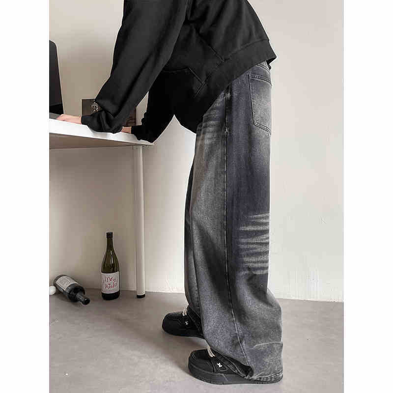Men's Oversized distressed jeans